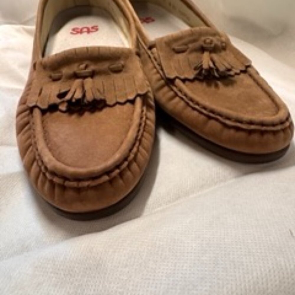 SAS women’s comfort shoes - slip on loafers size 9 W - suede tan beige brown